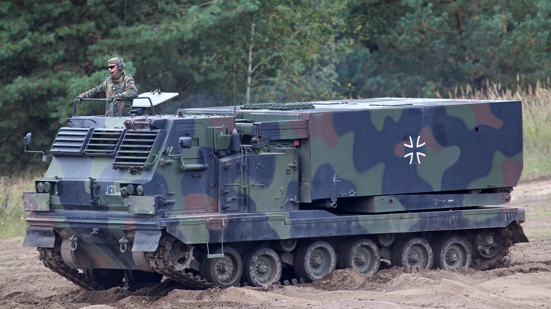 Ein Multiple Launch Rocket System MARS der Artillerie der Bundeswehr (Archiv): Nun hat Verteidigungsministerin Lambrecht eine neue Ankündigung gemacht.