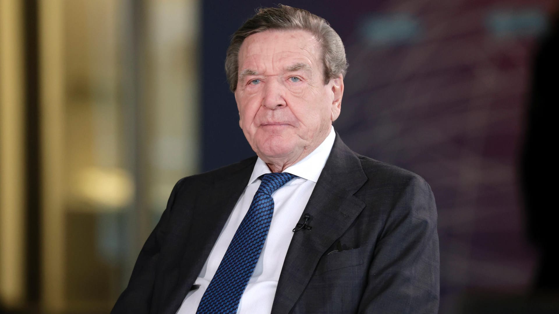 Gerhard Schröder: Der Anwalt des Alt-Bundeskanzlers wendet sich an den Haushaltsausschuss des Bundestags. Gerhard Schröder: Der Anwalt des Alt-Bundeskanzlers wendet sich an den Haushaltsausschuss des Bundestags.