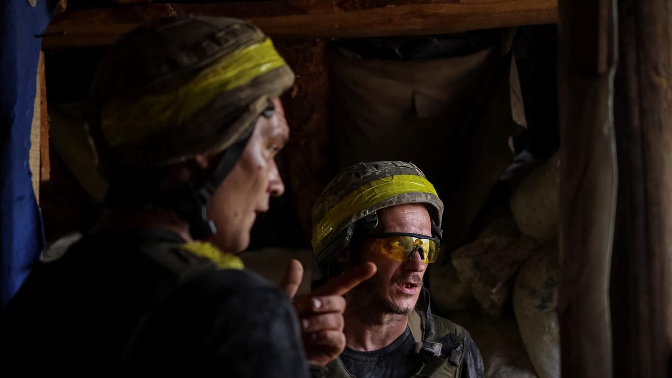 Ukrainische Soldaten an der Front im Donbass.