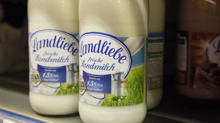 Landliebe-Milch im Kühlregal (Symbolbild): Die Marken Landliebe, Tuffi, Südmilch, Puddis und Mondelice sollen von Theo Müller gekauft werden.