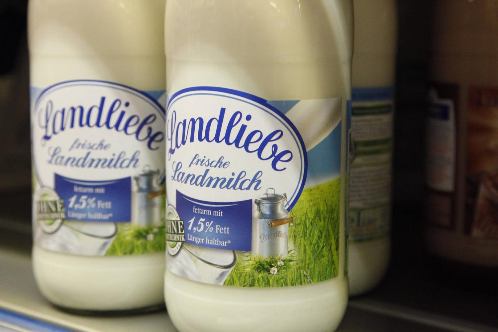 Landliebe-Milch im Kühlregal (Symbolbild): Die Marken Landliebe, Tuffi, Südmilch, Puddis und Mondelice sollen von Theo Müller gekauft werden. Landliebe-Milch im Kühlregal (Symbolbild): Die Marken Landliebe, Tuffi, Südmilch, Puddis und Mondelice sollen von Theo Müller gekauft werden.
