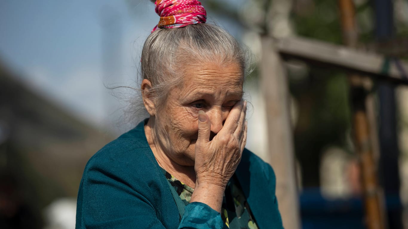 Nina Petrenko, eine 75-jährige Ukrainerin: Petrenko ist nur eine von vielen, die durch den Krieg vertrieben wurden und mit etwa 60 Euro im Monat auskommen müssen.