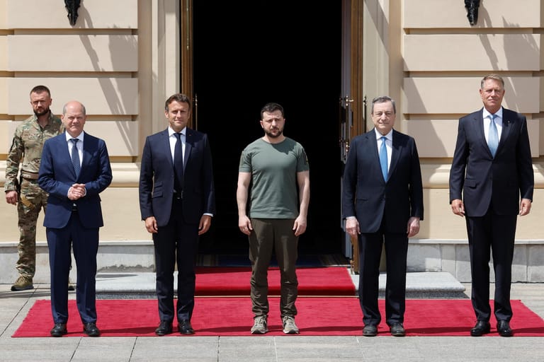 Olaf Scholz, Emmanuel Macron, Wolodymyr Selenskyj, Mario Draghi und Klaus Iohannis