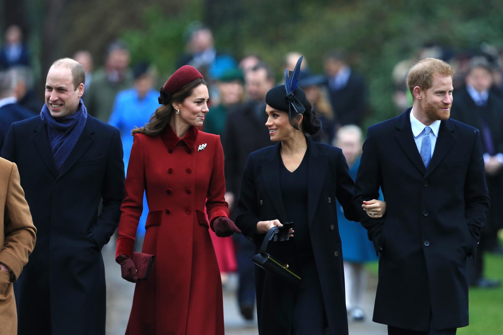 Weihnachtsgottesdienst am 25. Dezember 2018: William, Kate, Meghan und Harry spazieren gemeinsam zur Kirche.
