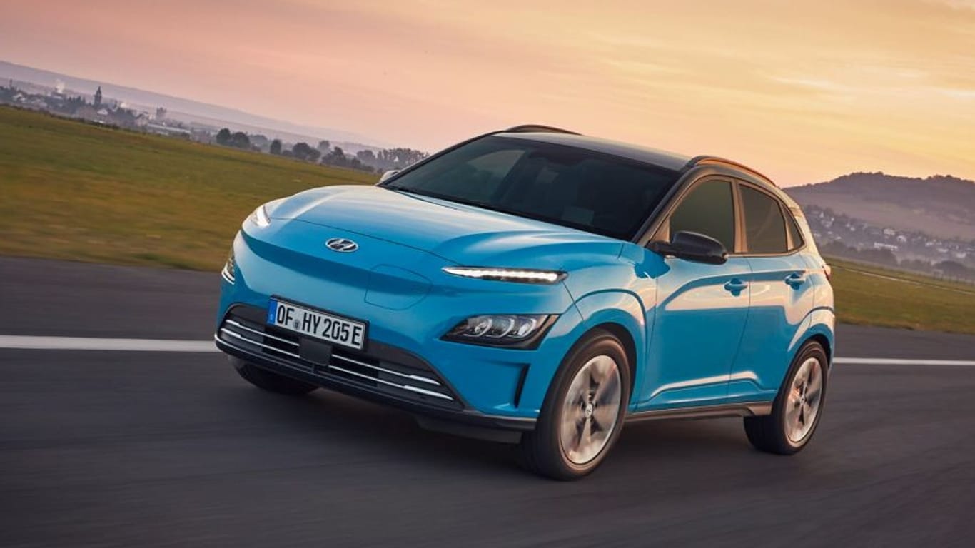 Der Hyundai Kona Elektro besitzt eine Reichweite von 305 Kilometern und 136 PS Leistung.