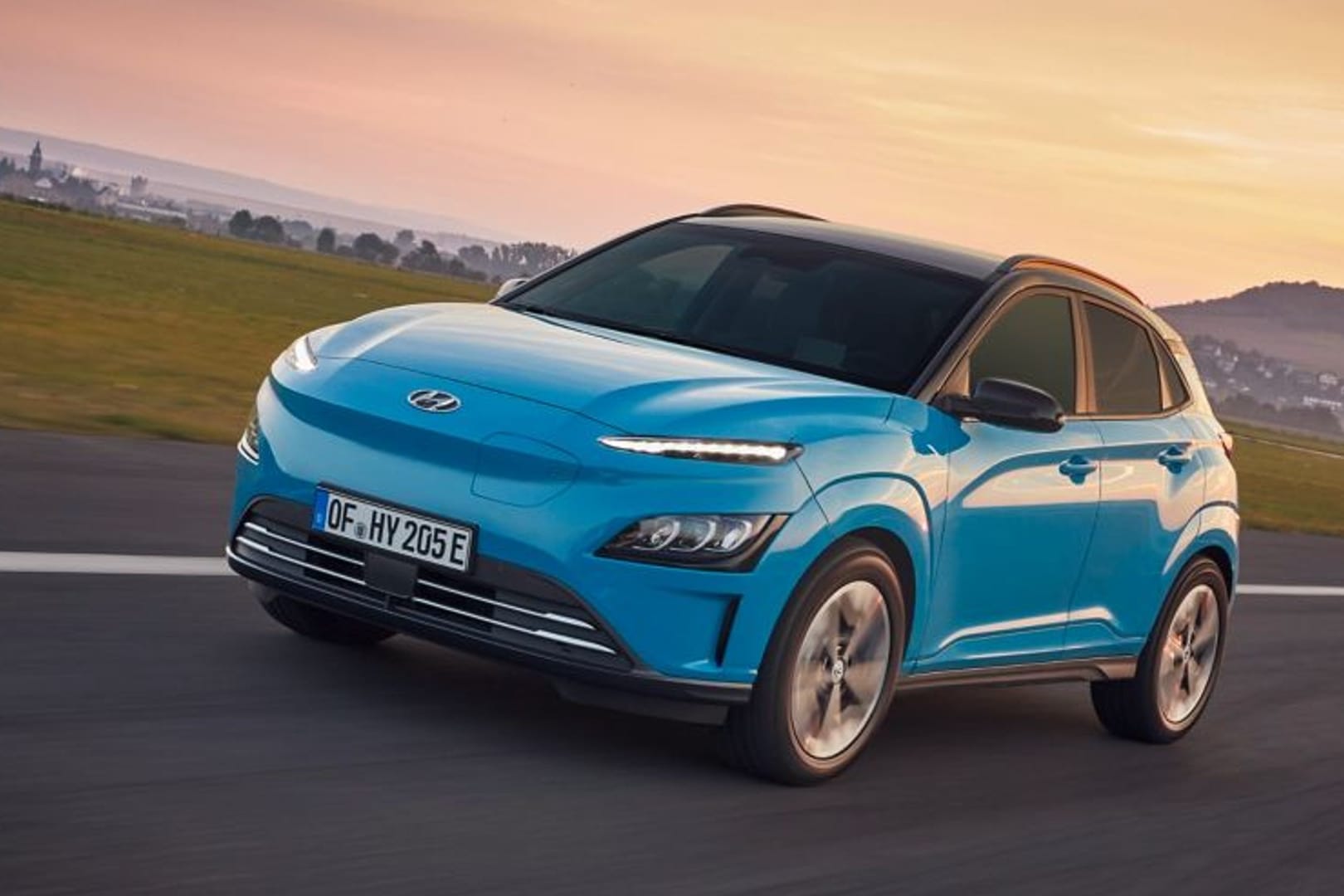 Der Hyundai Kona Elektro besitzt eine Reichweite von 305 Kilometern und 136 PS Leistung.