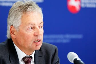 Niedersachsen Verfassungsschutzpräsident Bernhard Witthaut: Am Donnerstag wurde der Jahresbericht der Behörde vorgelegt.