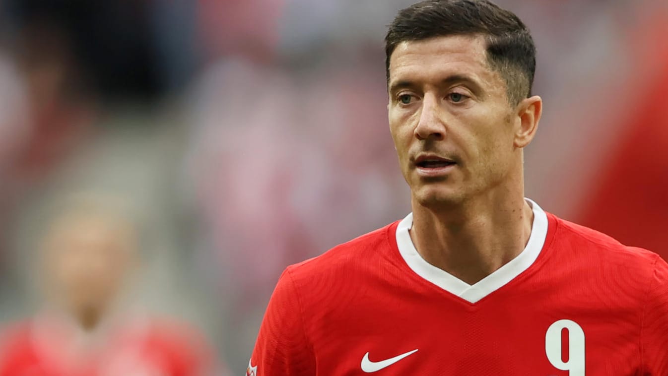 Lewandowski im polnischen Nationaltrikot: Der Noch-Bayern-Stürmer will unbedingt zum FC Barcelona wechseln.