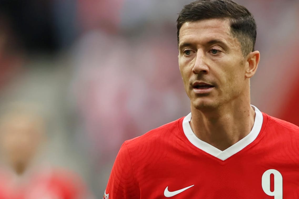 Lewandowski im polnischen Nationaltrikot: Der Noch-Bayern-Stürmer will unbedingt zum FC Barcelona wechseln.