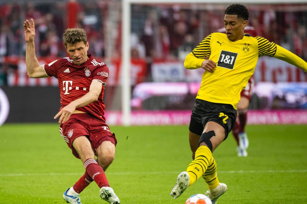 Bayerns Thomas Müller (l.) gegen Dortmunds Jude Bellingham: An welchem Spieltag findet das Bundesliga-Topspiel in der neuen Saison statt?