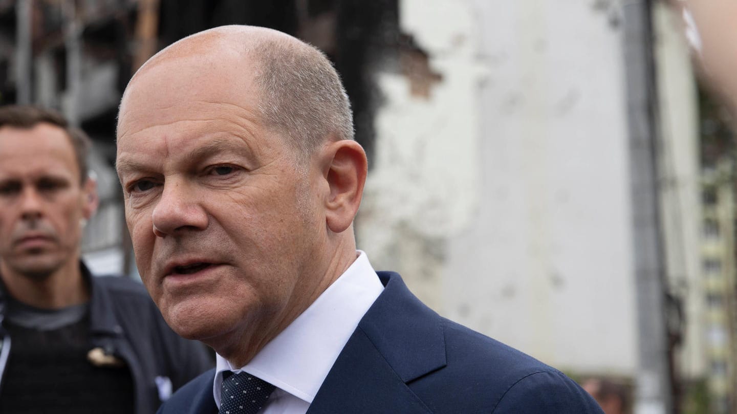 Olaf Scholz: Der Kanzler besuchte auch ein zerstörtes Wohnviertel in der Stadt Irpin.