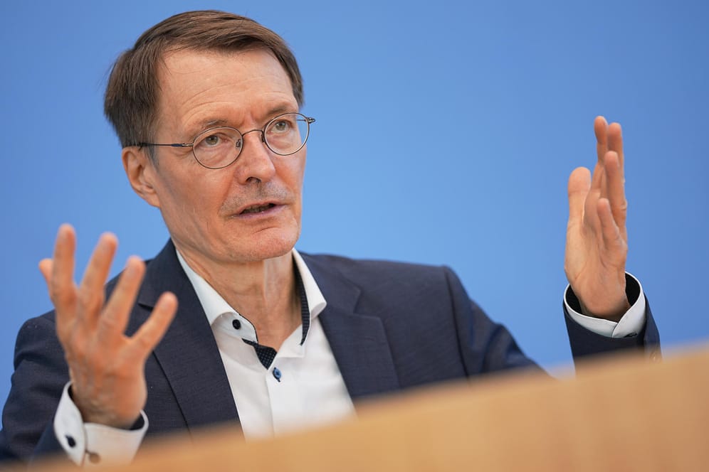 Karl Lauterbach, Bundesgesundheitsminister: Der SPD-Politiker ruft dazu auf, sich weiterhin zu schützen.