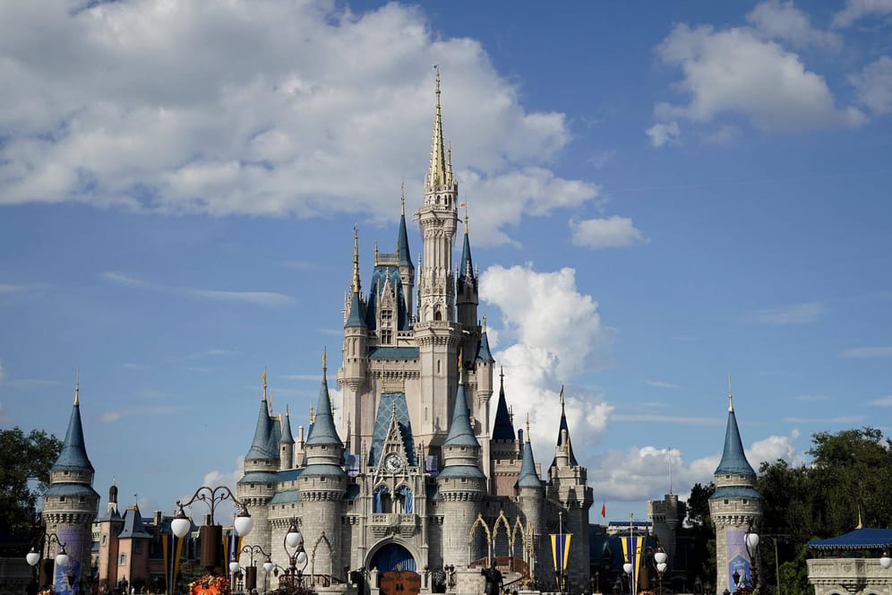 Disney: Im kommenden Jahr bietet das Unternehmen eine Weltreise durch alle Parks an.