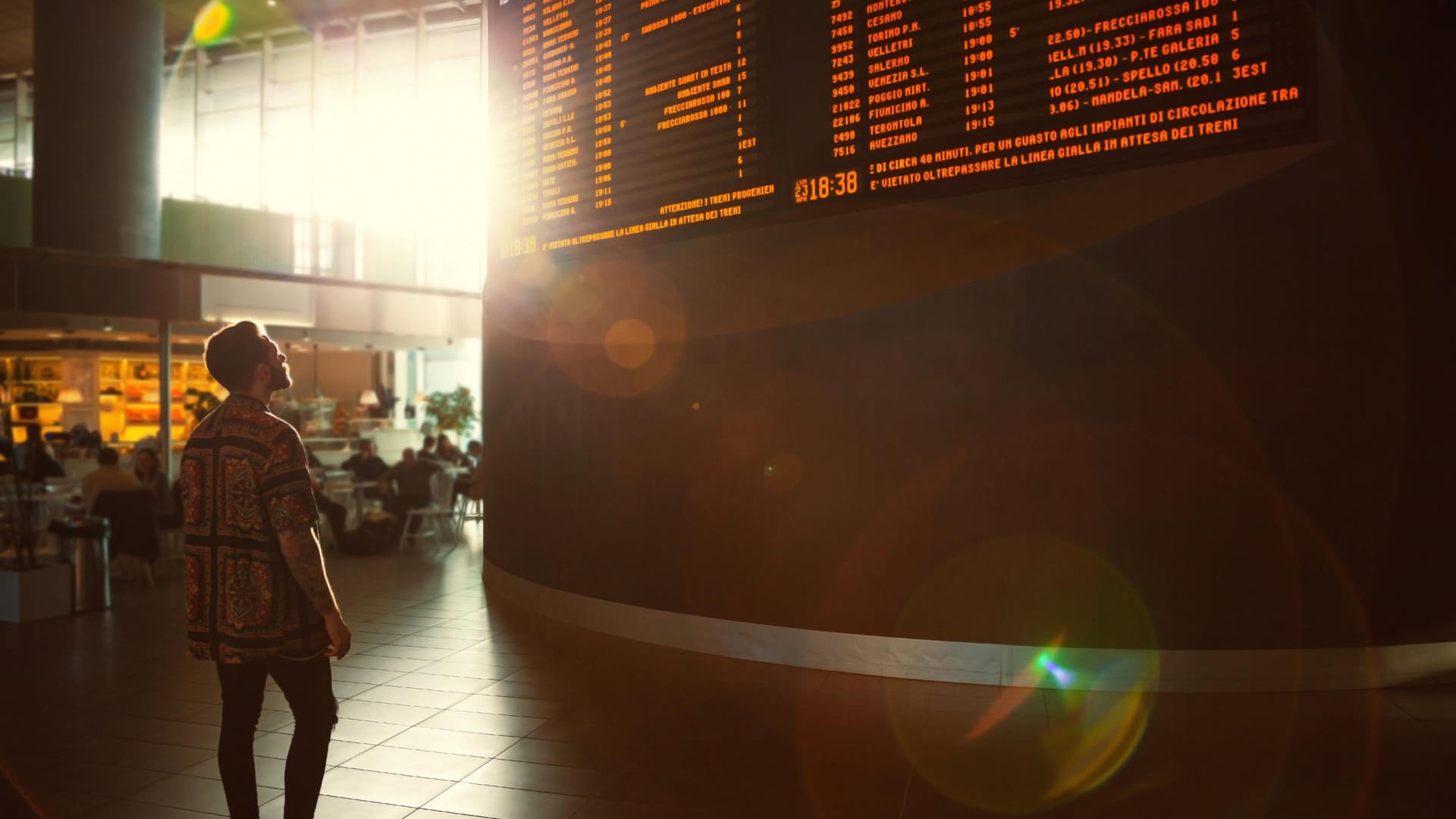 Flug storniert: Reisende haben in so einem Fall ein Wahlrecht zwischen der vollständigen Erstattung des Ticketpreises und einer Umbuchung durch die Airline.