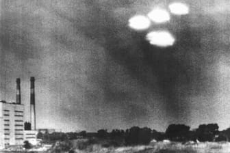 Aufnahme von vier in Formation fliegenden Objekten aus dem Jahr 1952 (Archiv): Auf Arnolds vermeintliche Ufo-Sichtung folgten Tausende ähnliche Berichte.