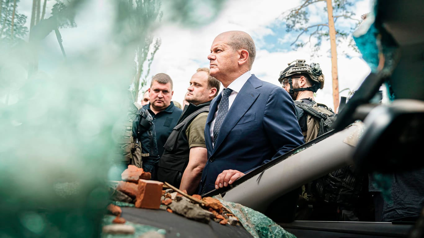 Bundeskanzler Olaf Scholz in dieser Woche bei seinem Besuch in Irpin im Großraum Kiew.
