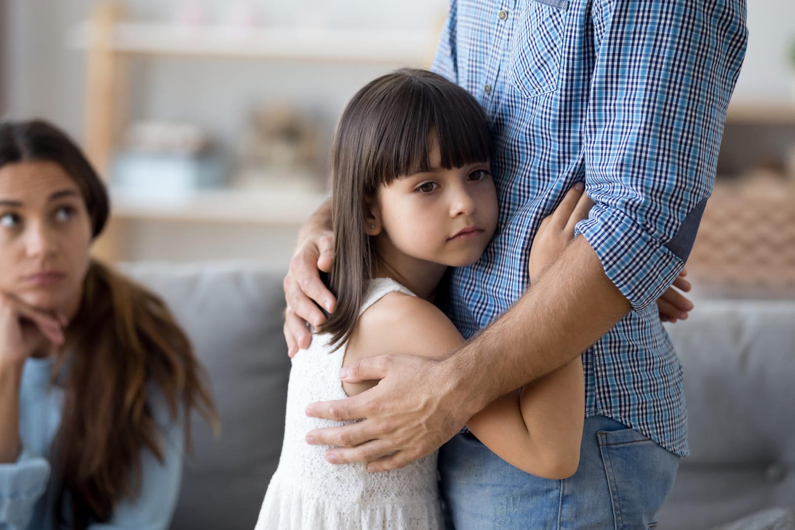 Getrennte Eltern mit Kind: Die Mütterrente ist die Bezeichnung dafür, dass Kindererziehungszeiten besser angerechnet werden können.