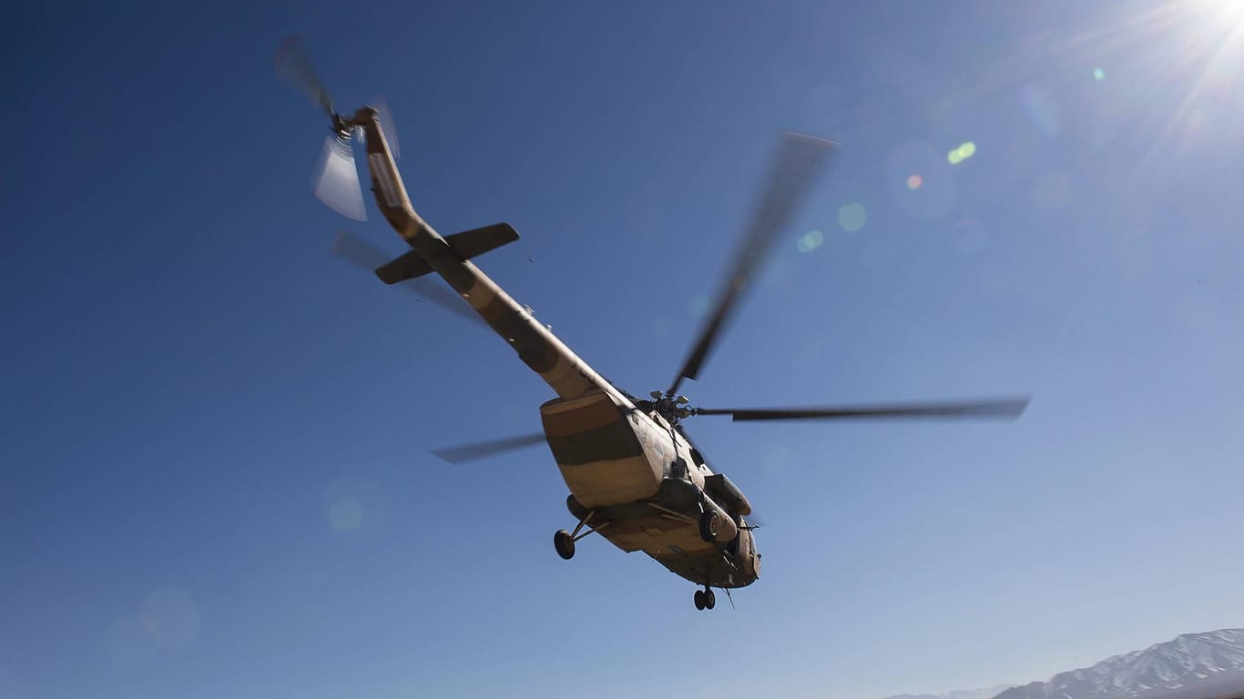 Ein Mi-17-Hubschrauber der afghanischen Streitkräfte (Archivbild): Rebellen wollen einen Taliban-Helikopter abgeschossen haben.