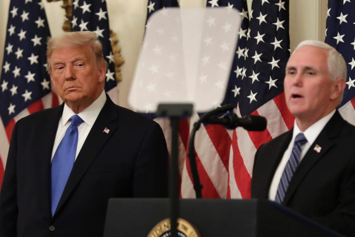 Der damalige Präsident Donald Trump und sein Vize Mike Pence bei einer Pressekonferenz (Archivbild): Heute sind sie zerstritten.