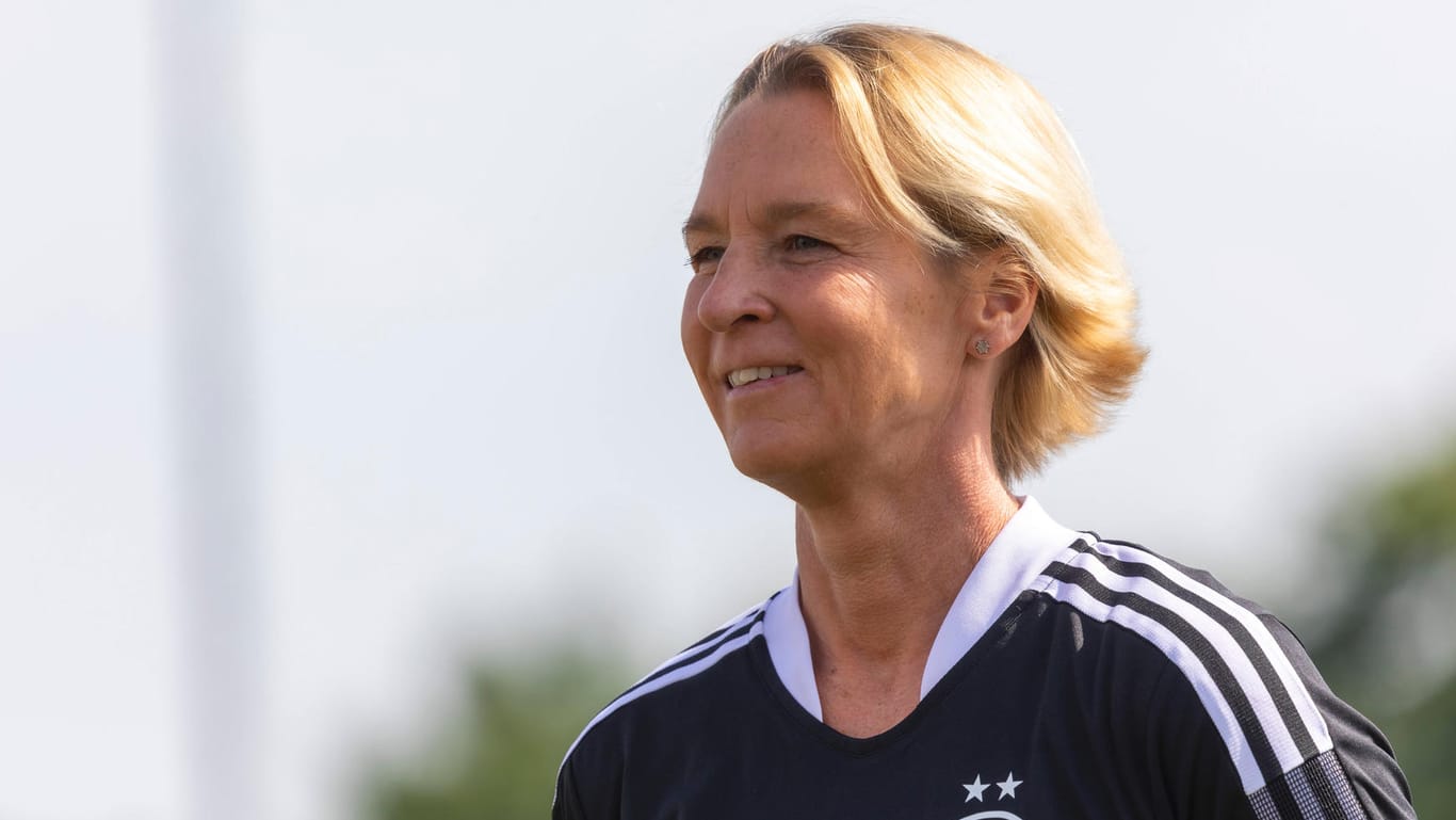 Martina Voss-Tecklenburg: Die Bundestrainerin bestreitet mit ihrem Team nur ein Testspiel vor der EM in England.