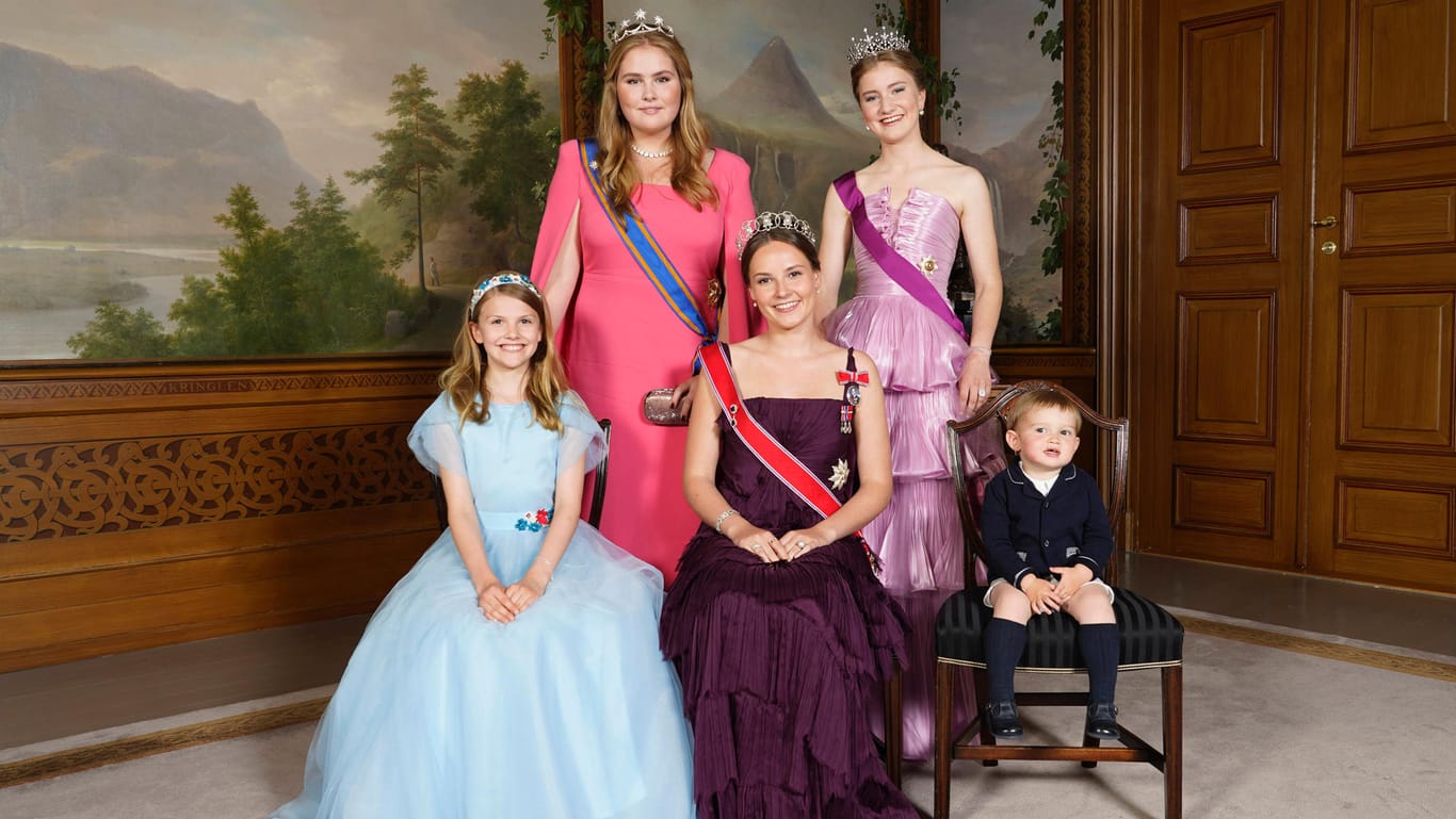 Künftige Königinnen: Prinzessin Estelle von Schweden, Prinzessin Ingrid Alexandra von Norwegen, Prinzessin Catharina-Amalia der Niederlande und Prinzessin Elisabeth von Belgien sowie Prinz Charles von Luxemburg
