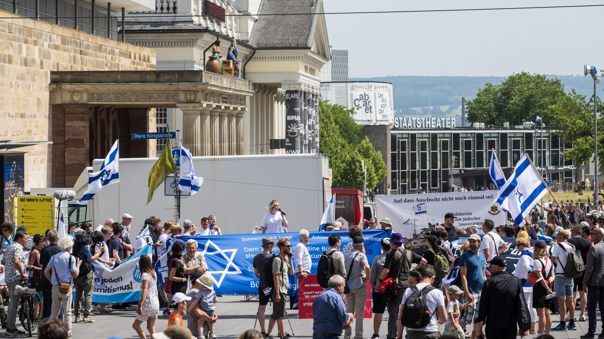 Demonstration in Kassel: Die Eröffnung der Kunstmesse wurde von Protesten begleitet.