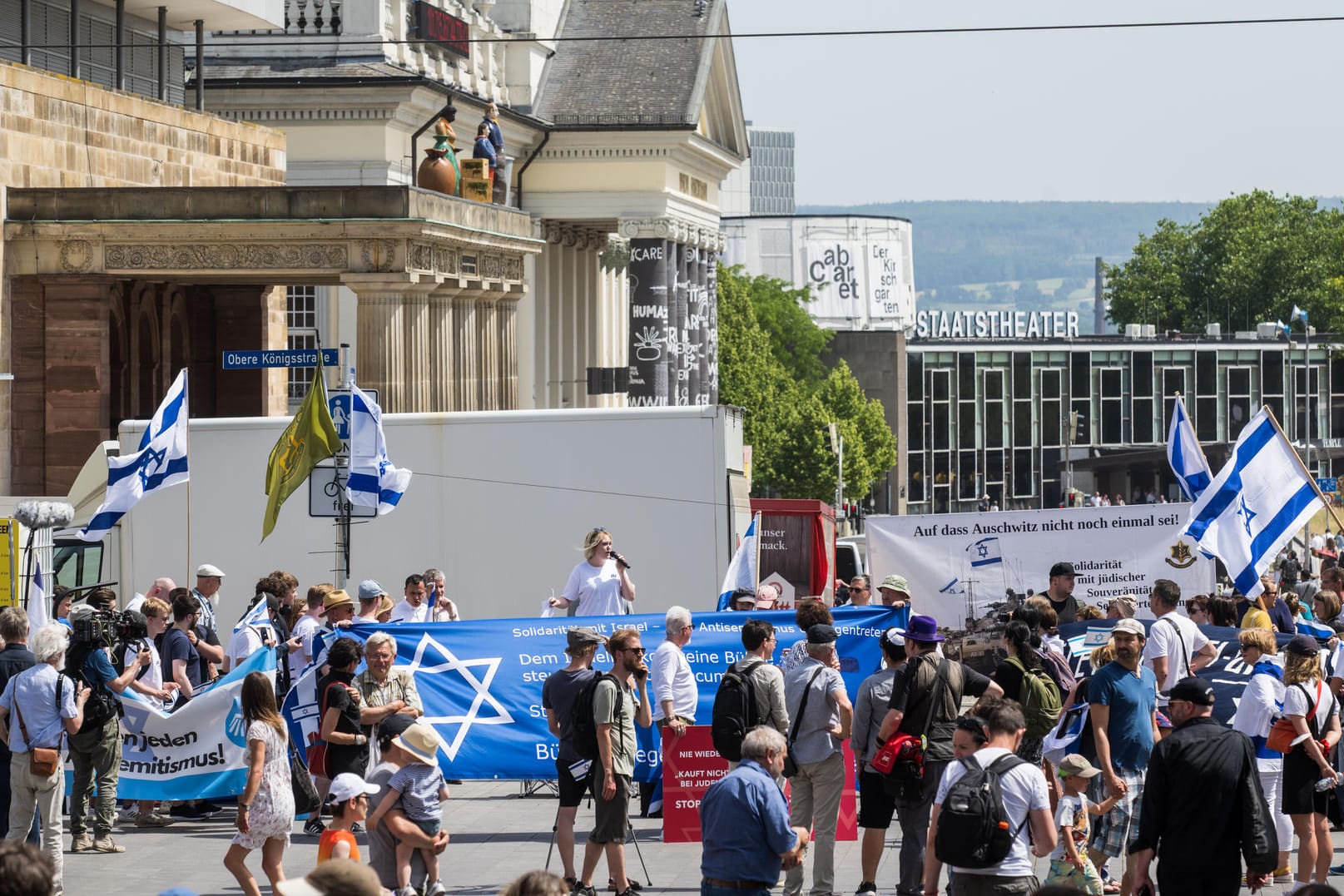 Demonstration in Kassel: Die Eröffnung der Kunstmesse wurde von Protesten begleitet.