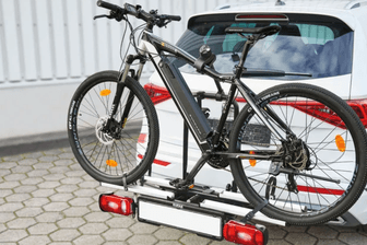 Bei Lidl ist heute ein praktischer Marken-Fahrradträger fürs Auto zum Tiefpreis im Angebot.