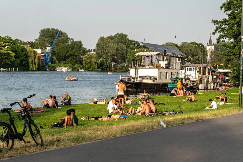 Hitzewelle im Juni 2022 in Berlin: An der Nordsee wird es hingegen kühler.