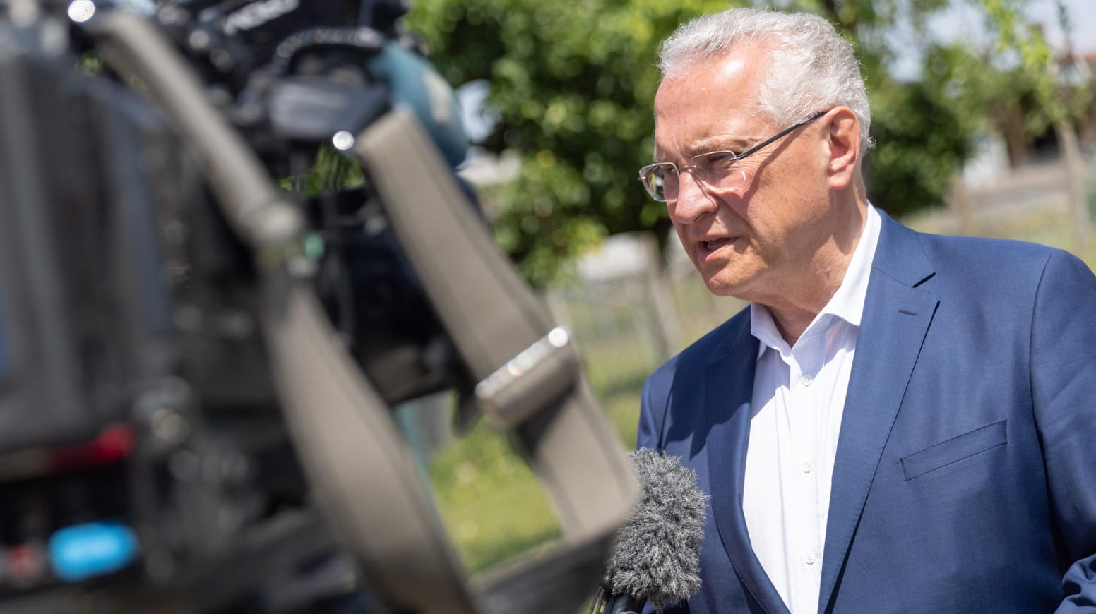 Joachim Herrmann (CSU), Innenminister von Bayern: "Wir gehen im Moment davon aus, dass es nicht kritisch ist für den Einsatz, der jetzt bevorsteht."