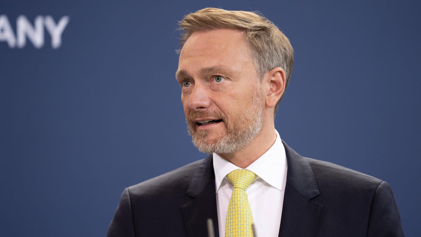 Bundeswirtschaftsminister Christian Lindner will, dass der Bund spätestens 2030 die Schuldenbremse wieder einhält.