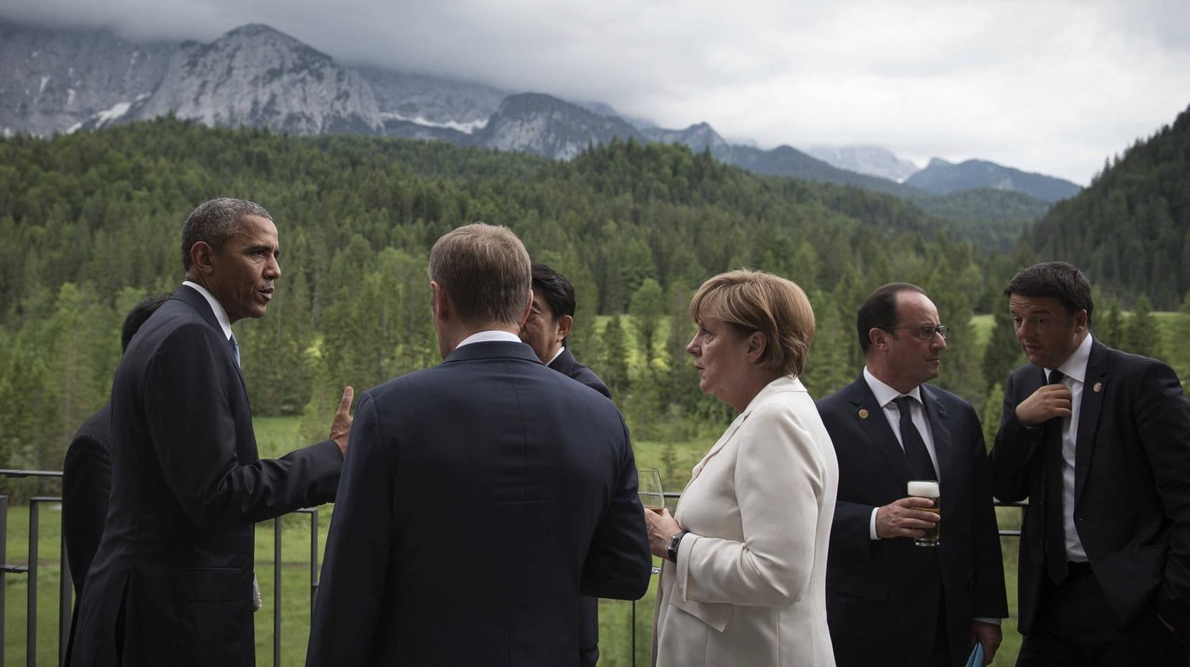 Staats- und Regierungschefs der G7-Länder im Jahr 2015 beim Aperitif auf Schloss Elmau: Sicherheitsrisiko beim diesjährigen Gipfel?