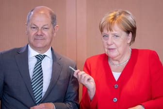 Die Kommunikation von Olaf Scholz und Angela Merkel unterscheidet sich durchaus (Archivbild).