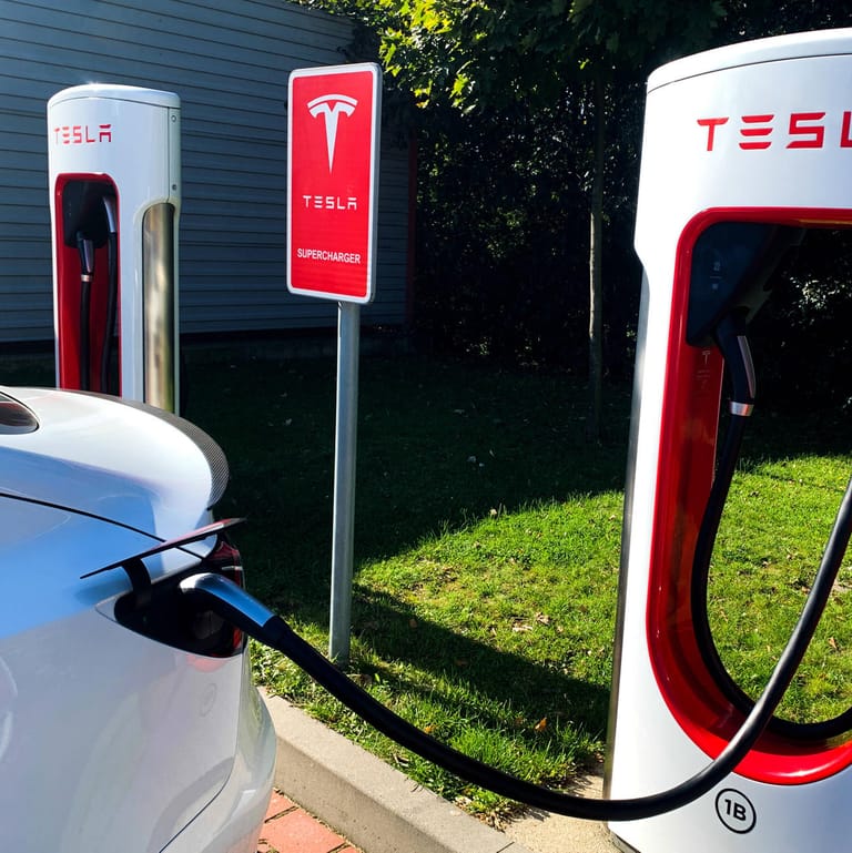 Supercharger: Mehr als 35.000 hat Tesla weltweit aufgestellt.