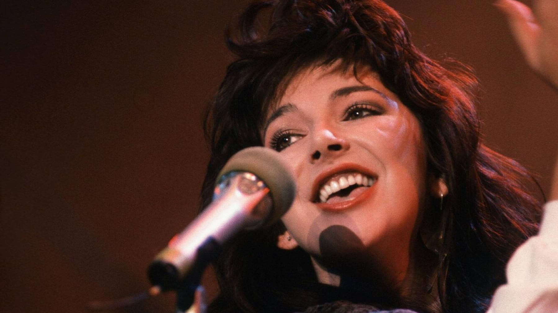 Where is Kate Bush, who cashes in with success 37 years later?