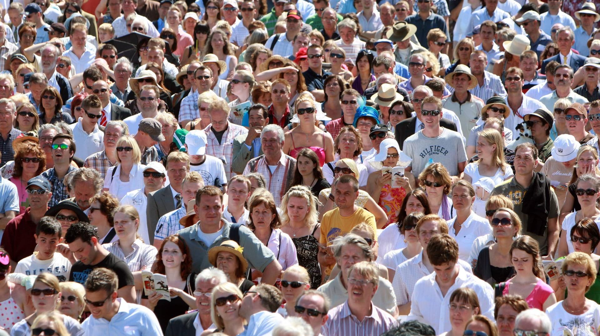 Die deutsche Bevölkerung ist 2021 um 0,1 Prozent gewachsen. (Quelle: IMAGO / Frank Sorge)