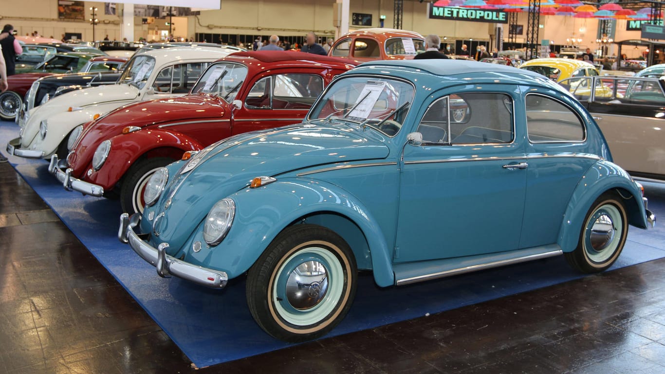Der VW Käfer ist der beliebteste Oldtimer. Wenn es nach Modellreihen geht, liegt allerdings ein anderer Hersteller vorn.