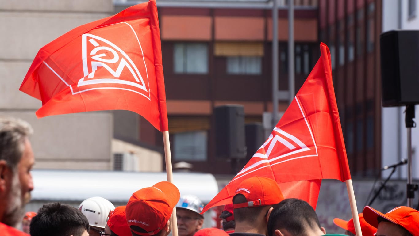 Streik der IG Metall in Bochum (Symbolbild): Die Gewerkschaft will in ihren Verhandlungen zwischen sieben und acht Prozent mehr Lohn fordern.