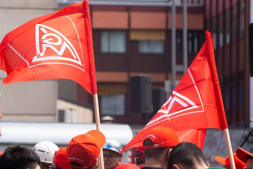 Streik der IG Metall in Bochum (Symbolbild): Die Gewerkschaft will in ihren Verhandlungen zwischen sieben und acht Prozent mehr Lohn fordern.
