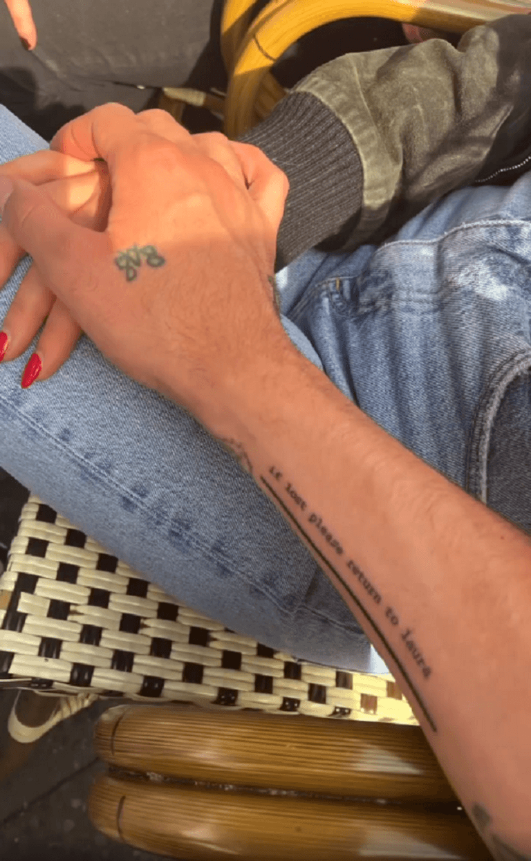 Am Arm ist das neue Tattoo von Jimi Blue Ochsenknecht zu sehen.