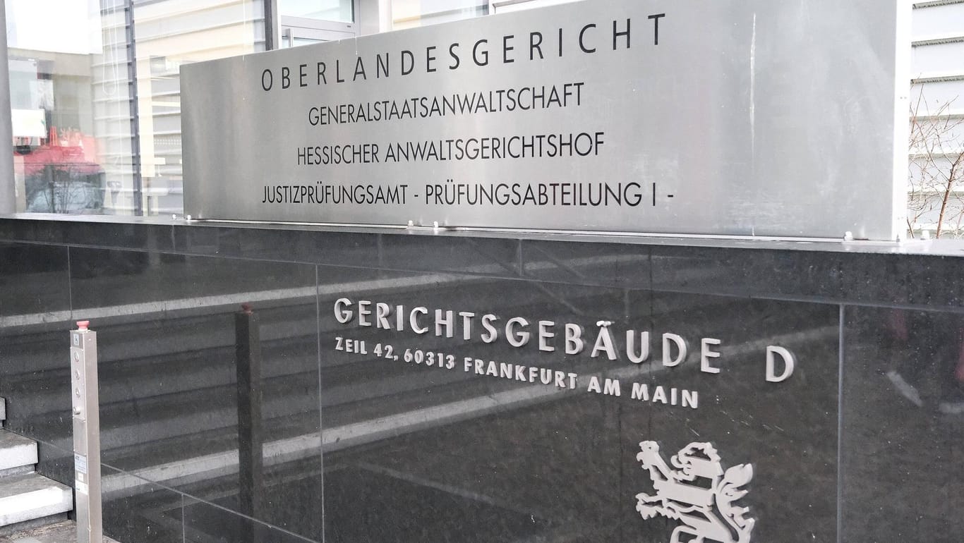 Oberlandesgericht Frankfurt am Main (Archiv): Franco A. sei ein "rechtsradikaler Terrorist", der fähig sei, Menschen, die sich für Flüchtlinge einsetzten, zu ermorden, so die Staatsanwältin.