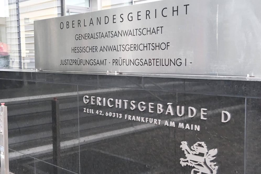 Oberlandesgericht Frankfurt am Main (Archiv): Franco A. sei ein "rechtsradikaler Terrorist", der fähig sei, Menschen, die sich für Flüchtlinge einsetzten, zu ermorden, so die Staatsanwältin.