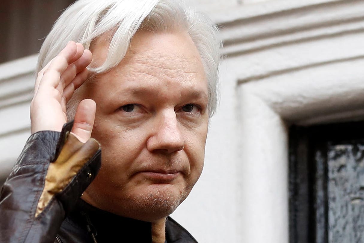 Julian Assange in London (Archiv): Die britische Regierung genehmigte in der vergangenen Woche die Auslieferung des Wikileaks-Gründers.