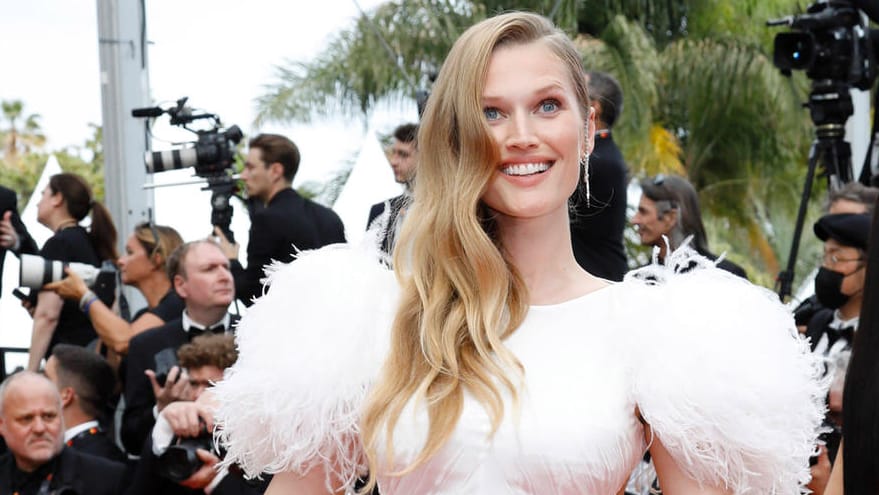 Toni Garrn: Das Model ist seit 2019 mit dem britischen Schauspieler Alex Pettyfer liiert.