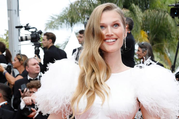 Toni Garrn: Das Model ist seit 2019 mit dem britischen Schauspieler Alex Pettyfer liiert.