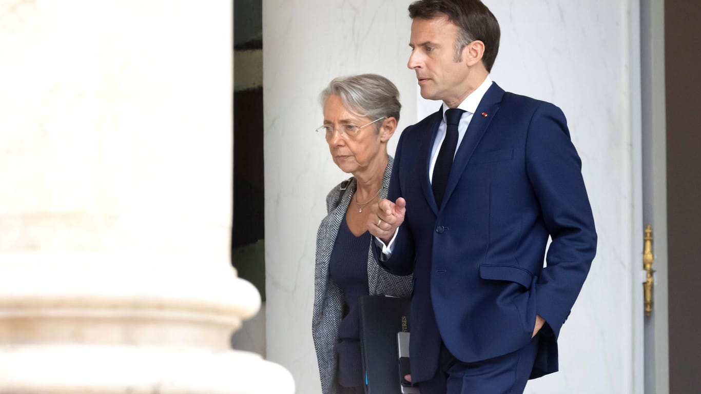 Élisabeth Borne und Emmanuel Macron: Der französische Präsident hatte die Politikerin erst im Mai zur Premierministerin ernannt.