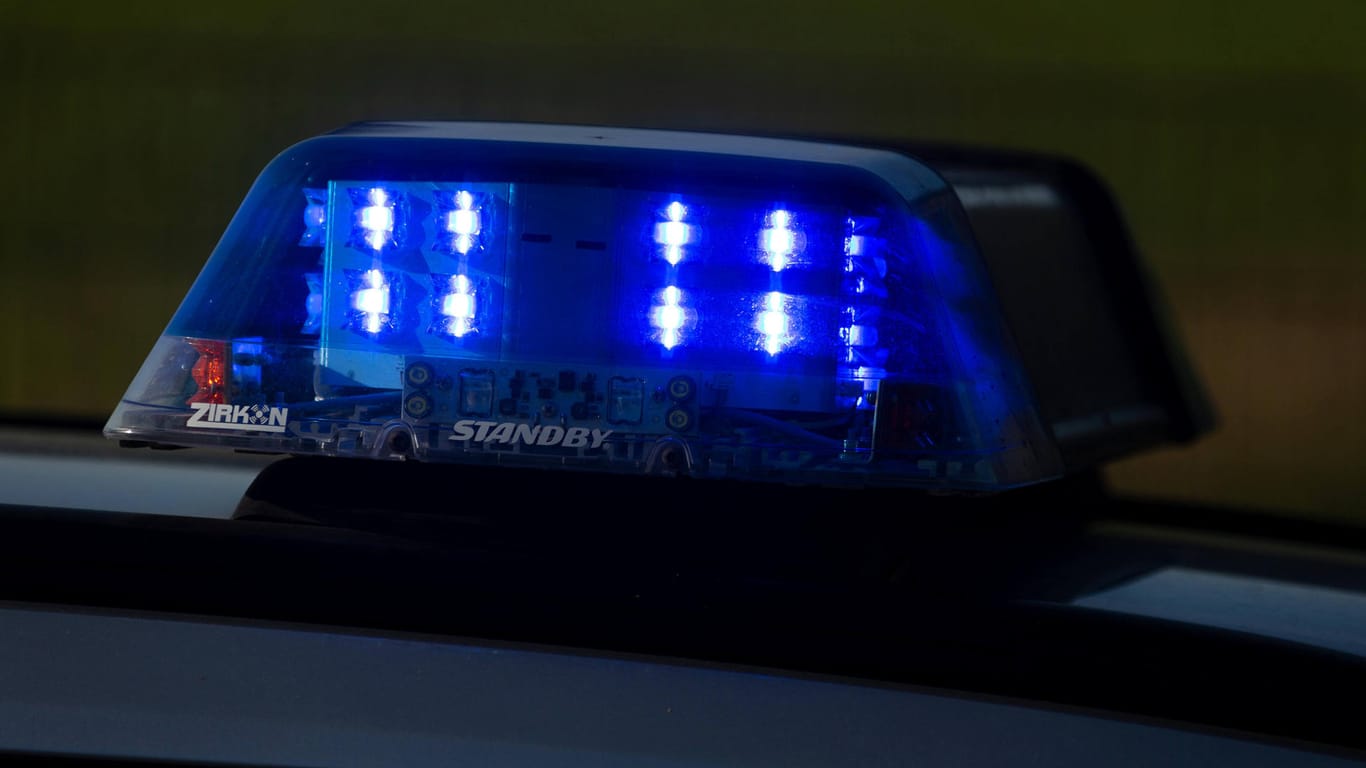 Bei einem Verkehrsunfall in Oberfranken sind zwei Menschen ums Leben gekommen. (Symbolfoto)
