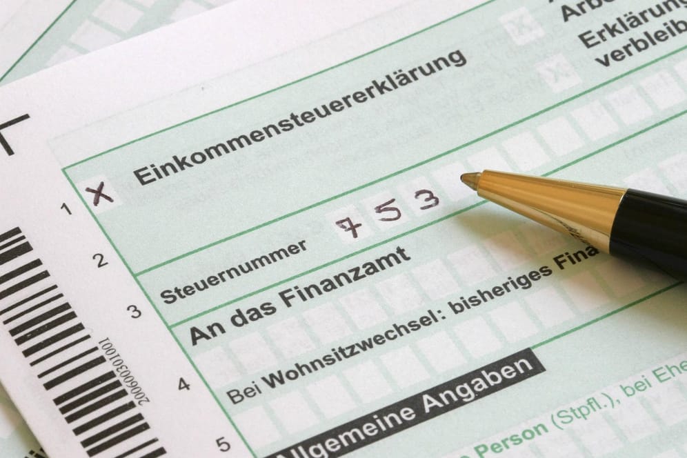 Steuernummer auf dem Bogen einer Einkommensteuererklärung: Eine individuelle Steuer-ID speichert relevante Daten eines jeden deutschen Staatsbürgers.