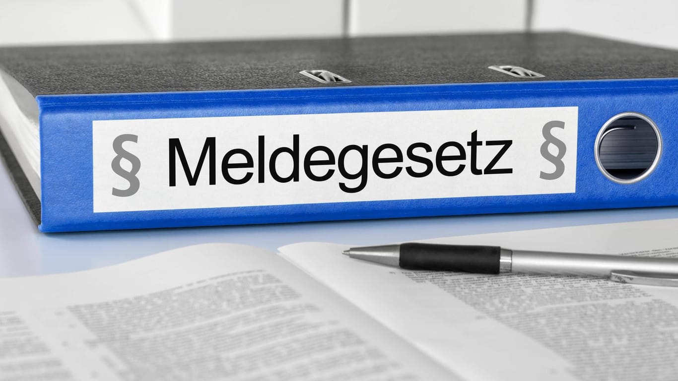 Meldegesetz-Ordner: Auch ein Zweitwohnsitz muss neben dem Erstwohnsitz angemeldet werden.