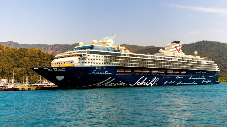Karibik oder Kanaren? Buchen Sie jetzt Ihre 14-tägige Traumreise auf der Mein Schiff ab nur 899 Euro pro Person in der Außenkabine.